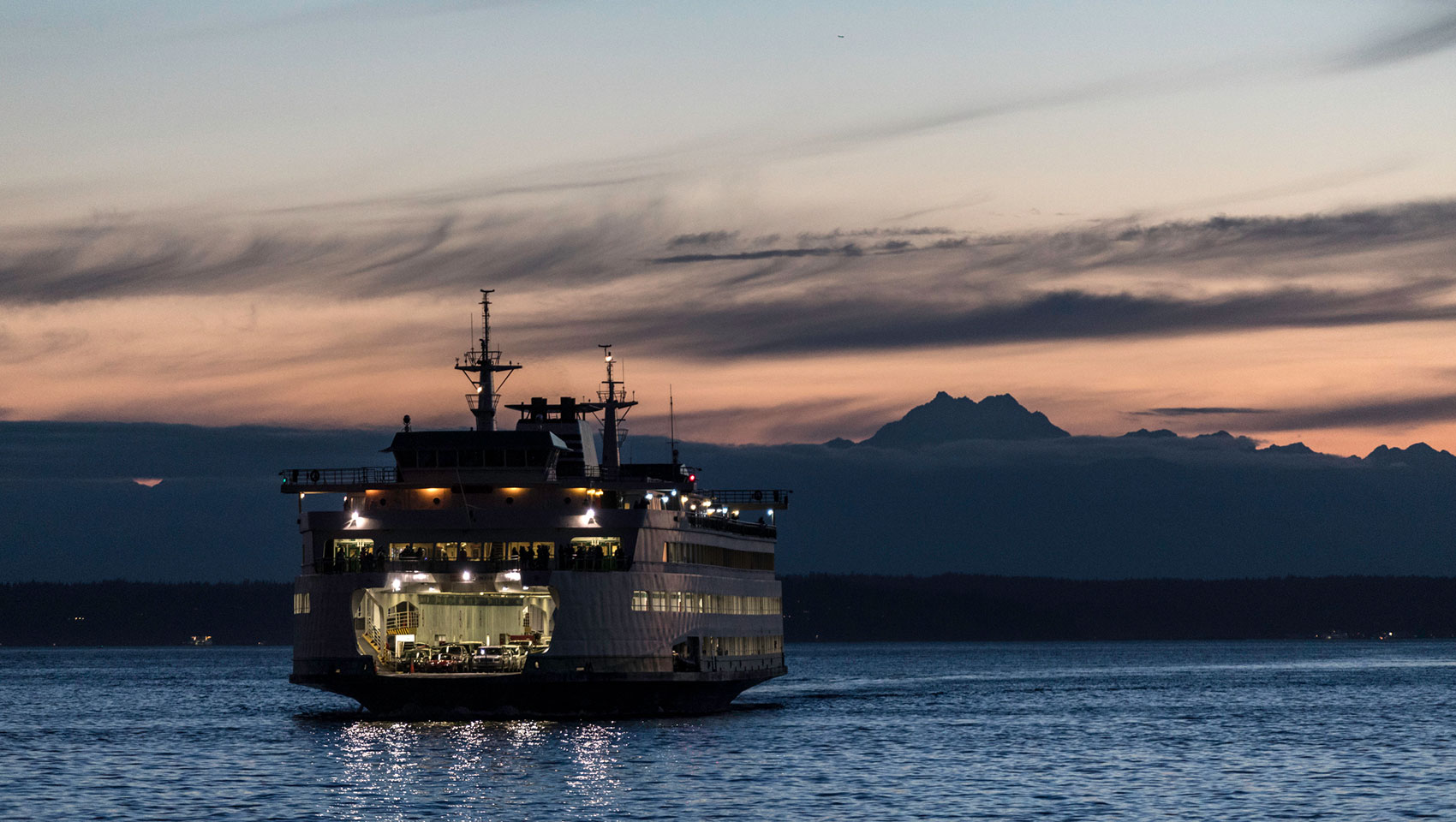 seattle ferry dusk