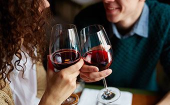 2 people drinking wine